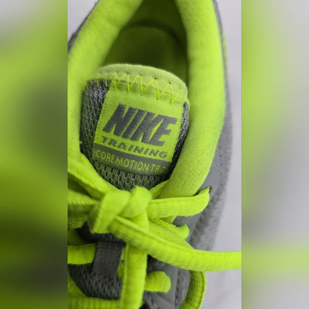 Nike Women’s Core Motion TR 2 Mesh Training Shoe 749180-003 Size 7.5 Gray Neon